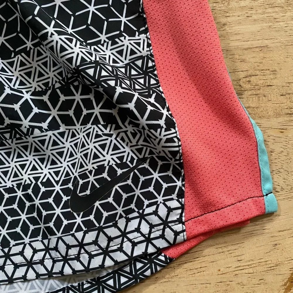 Nike Tempo Dri‎ Fit Girls’ Sz M Geo Pattern Running Shorts